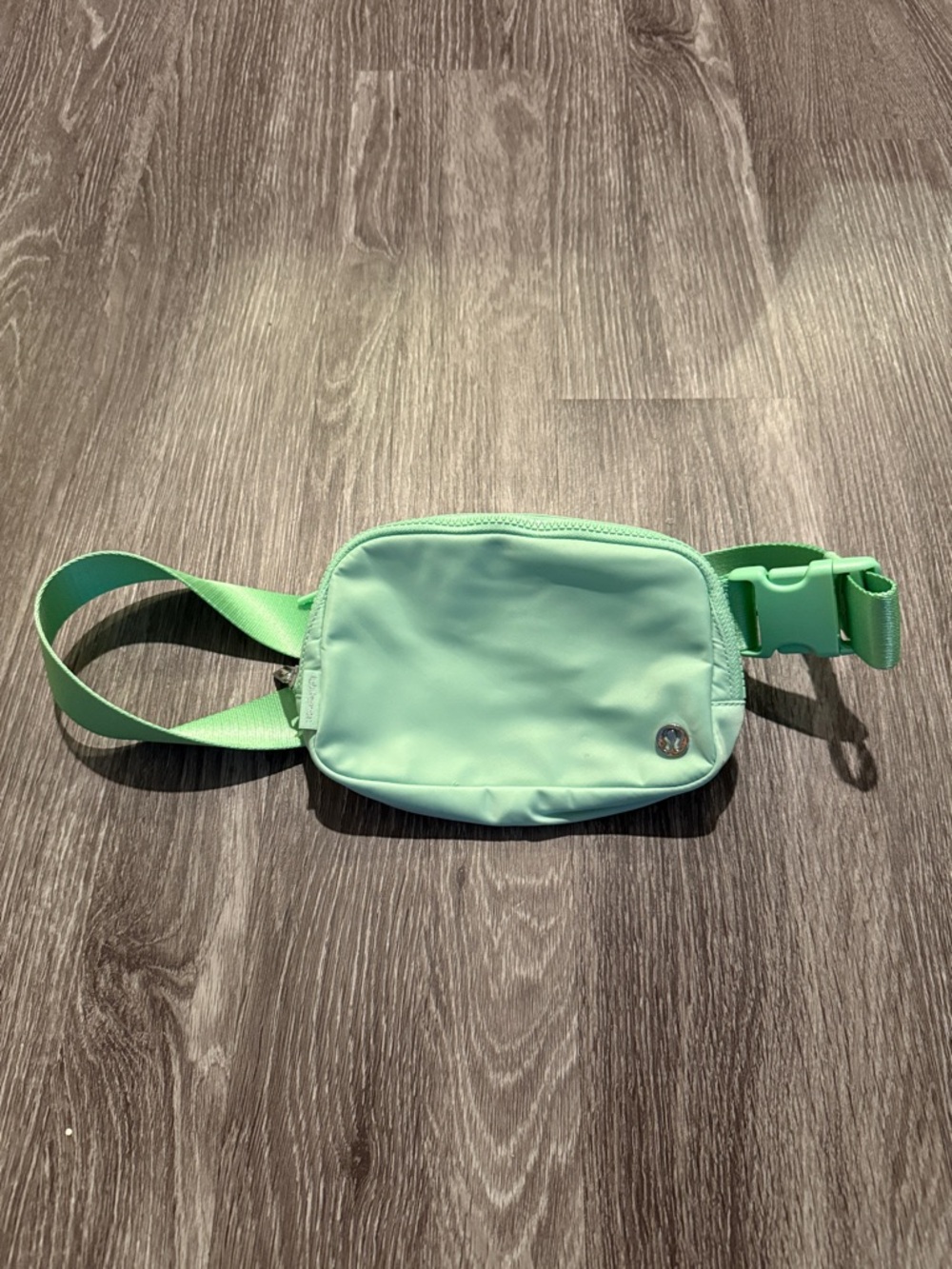 Lululemon Everywhere belt bag 1L. Mint Green Citra Lime.